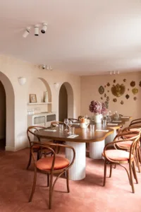 La Petite Place à Paris