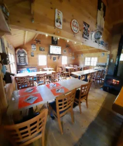 Restaurant la petite rivière à Clergoux