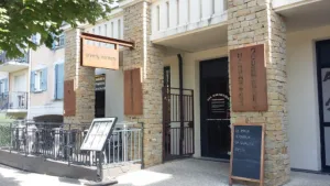 Les Marmottes Gourmandes (Greedy Marmots) à Magny-le-Hongre