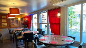 La Cave. Restaurant, bar à vin & caviste à Marines. à Marines