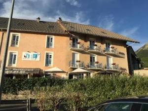 Hôtel Bar Restaurant Les Fauvettes à Saint-Léger-les-Mélèzes