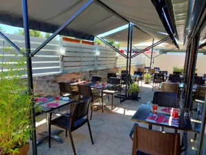 Restaurant les reflets du Périgord /chez titi et sa boutique à Saint-Mitre-les-Remparts