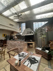 Le relais caché à Nîmes