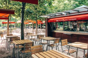 PETIT PLISSON à Paris