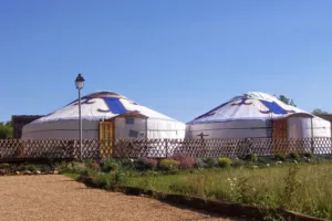 Les mille et une Yourtes à Biol