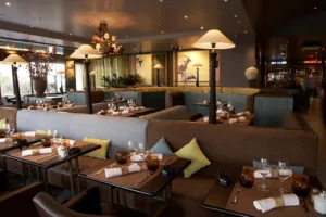 Le Garden Café à Courbevoie