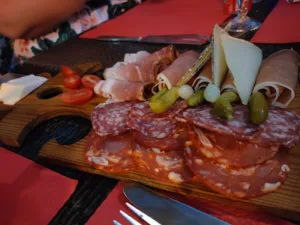 Les Pieds Sous la Table à Masseube