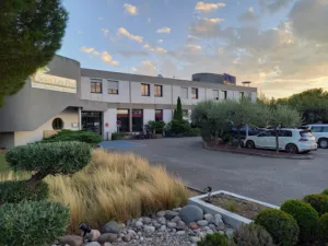 Hôtel Restaurant sous les Pins à Étoile-sur-Rhône