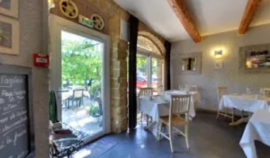 Restaurant et Hôtel la Farigoule à Sainte-Cécile-les-Vignes