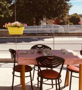 BAR RESTAURANT LES PRÉS DANS LE PLAT à Sury-près-Léré