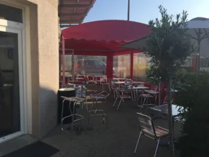 Le QG by le petit dépanneur à Granges-les-Beaumont
