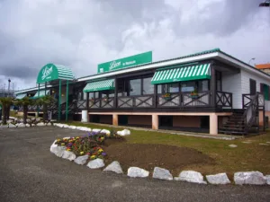 Léon – [ex Léon de Bruxelles] à Saint-Genest-Lerpt