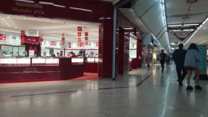 Centre Commercial Carrefour Flins à Flins-sur-Seine