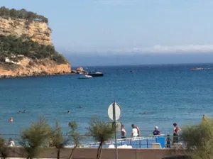 Front de mer les pieds dans l’eau à Carry-le-Rouet