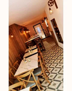 Bleu et cochon à Sète