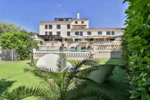 Perla Riviera Logis Hotel – Restaurant à Villeneuve-Loubet