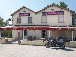 Restaurant Du Pont Troué à Cardet