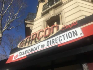 Garçon de Café à Clichy