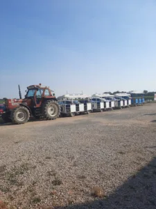 Les Folies Fermières : Premier Cabaret à la Ferme de France. à Garrigues