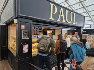 PAUL terminal 2 F41-56 à Roissy-en-France