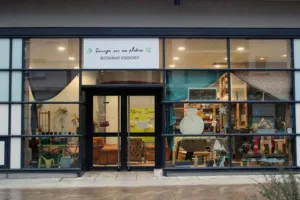 Sauvages sur un plateau à Caen