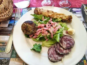 Auberge des Laubies à Étienne-du-Valdonnez