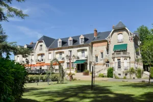 Logis Hôtel Le Parc à Salbris