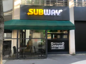 Subway à Courbevoie