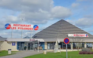 Restaurant Les Pyramides à La Crèche