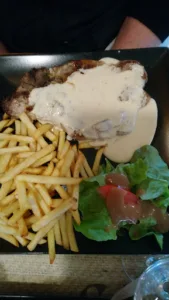 Brasserie De L’ Elape Grillades Salades Repas à Castries