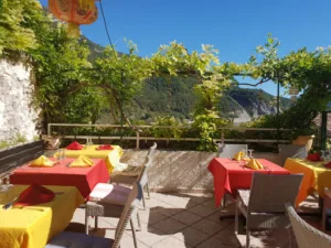 La Baie D’Halong à Sisteron
