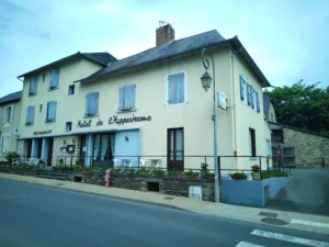 Hôtel de l’Hippodrome – Restaurant La Grange à Arnac-Pompadour