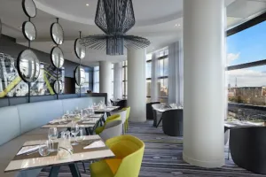 Le Miroir à Courbevoie