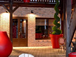 Logis Hôtel le Cheval Blanc à Yvoy-le-Marron