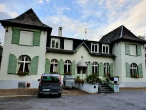 Hôtel Restaurant Le Château – Saint Quentin à Neuville-Saint-Amand