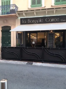 La boussole carree à Cannes