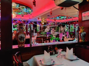 Le Château de Chine. à Le Vésinet