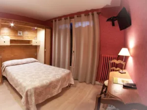 Logis Hôtel Rest. le Sapin Fleuri à Bourg-d'Oueil