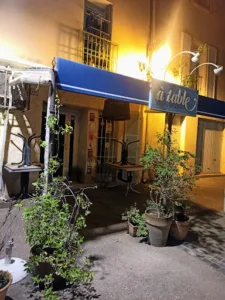 À _ Table à Fréjus