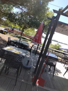 Face A L’eau à La Rivière