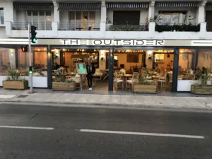 THE OUTSIDER à Antibes