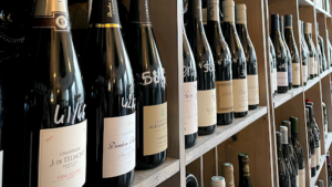 Les coudes sur la table à Reims