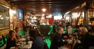 Brennan’s Bar à Castelginest