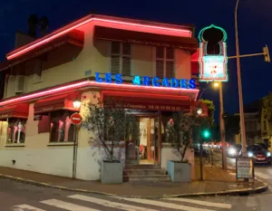 Les Arcades. à Chatou