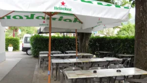 LE PERROQUET à Saint-Étienne-de-Crossey