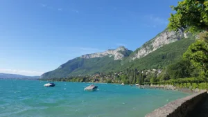 La Plage – Bar Restaurant Lounge à Menthon-Saint-Bernard