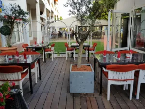 La table à plancha LGM à La Grande-Motte