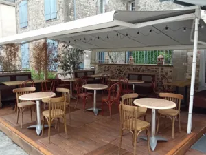 Le bistrot à Sainte-Suzanne-et-Chammes