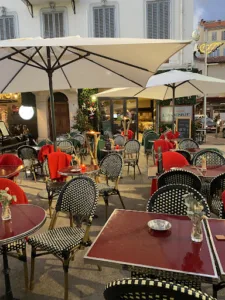 L’Avenue à Cannes