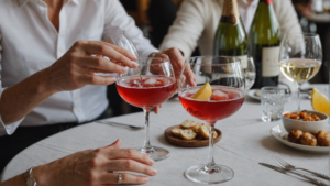 découvrez nos astuces pour préparer un apéritif dînatoire chic et raffiné comme un chef. des idées originales et élégantes pour surprendre vos convives.